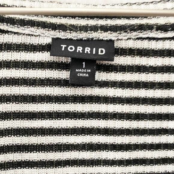TORRID Ribbed Knit Henley Black and White Top Size 1 - Picture 3 of 10